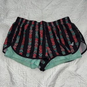 Patterned athletic shorts with spandex